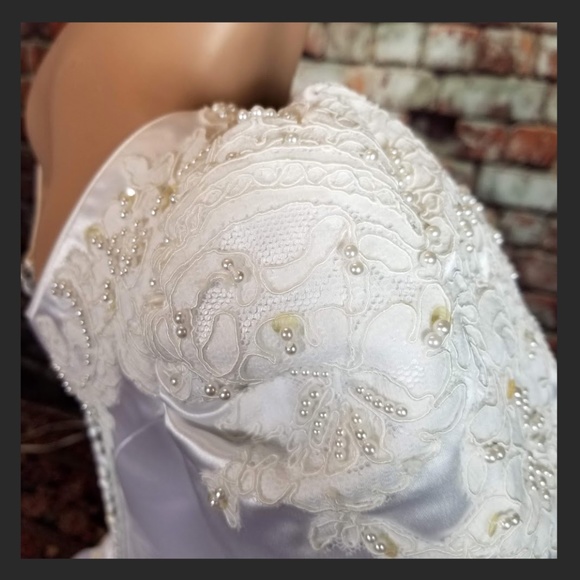 BEAUTIFUL WEDDING DRESS SIZE 16 - Picture 7 of 14